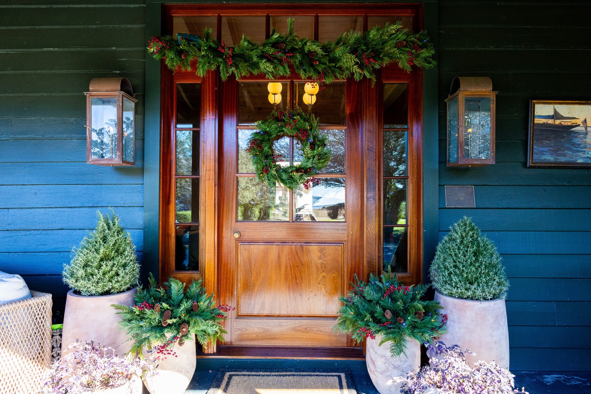 Christmas Decor Bundles: How to Choose a Coordinated Set